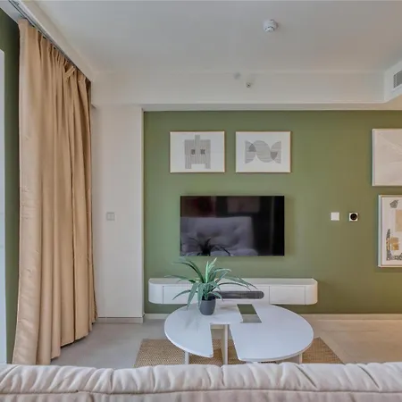 The Official Mercury A 2br Luxury With Wifi