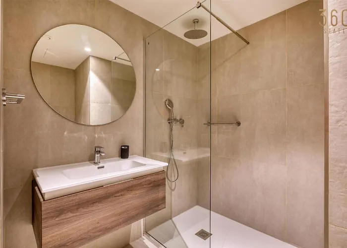 The Official Mercury A 2br Luxury With Wifi Apartament