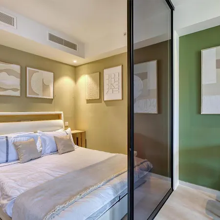 The Official Mercury A 2br Luxury With Wifi